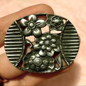 🌼 Vintage Coventry floral brooch 🌺